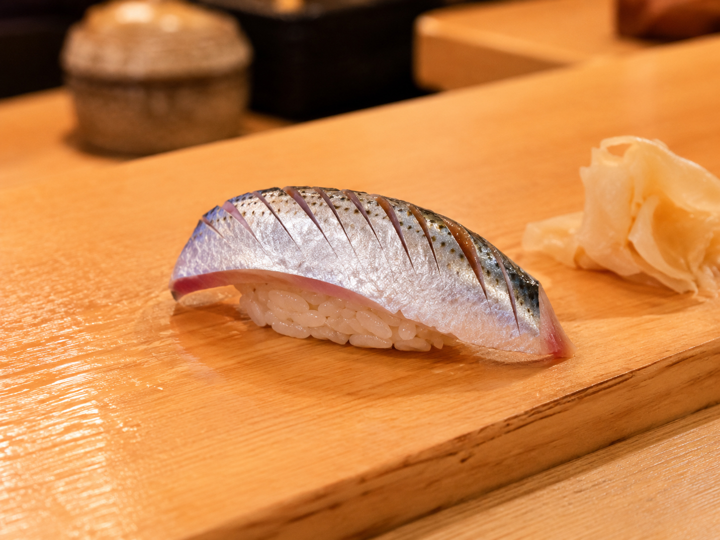 生姜を添えた美しい鯖の握り寿司