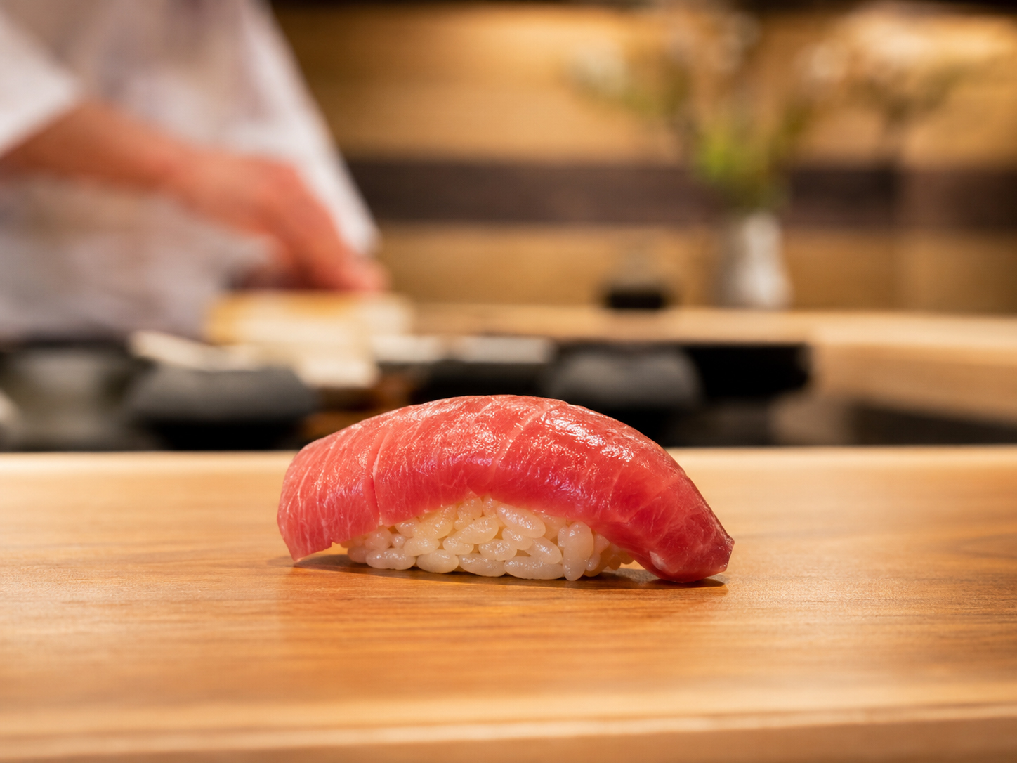 酢飯とネタが美しく均衡した寿司の一貫